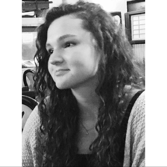 Meet your Posher, Serena - Picture 1 of 2